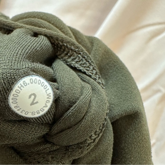 Lululemon Align Crop 21” Olive green size 2 - Picture 6 of 6